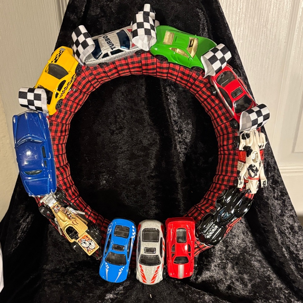 Racing Car Wreath with Multicolor Toy Cars